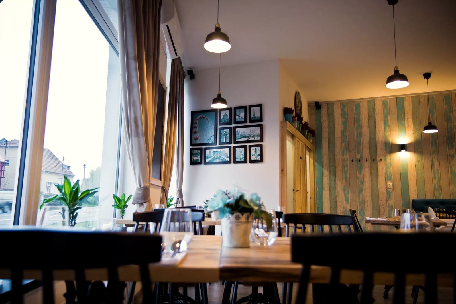 Jídelna restaurace Caravan